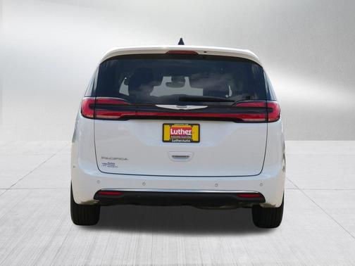Bright White Clearcoat 2023 Chrysler Pacifica Touring L