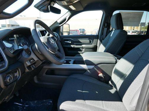 2025 RAM 2500 Big Horn Crew Cab 4x4 6'4' Box