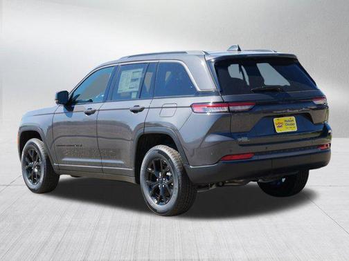 Baltic Gray Metallic Clearcoat 2026 Jeep Grand Cherokee Altitude