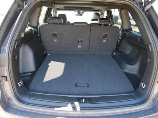 Baltic Gray Metallic Clearcoat 2026 Jeep Grand Cherokee Altitude