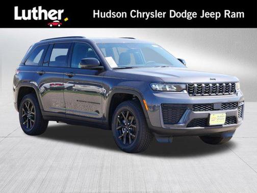 Baltic Gray Metallic Clearcoat 2026 Jeep Grand Cherokee Altitude