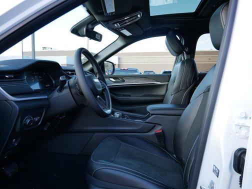 Bright White Clearcoat 2026 Jeep Grand Cherokee Altitude