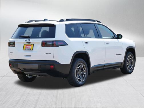 Bright White Clearcoat 2026 Jeep Cherokee Laredo