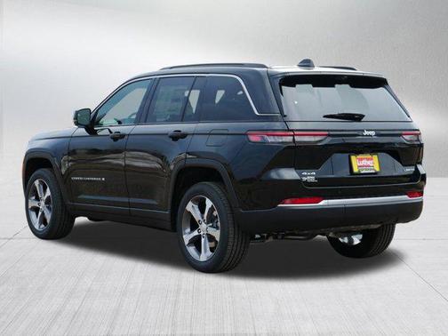 Diamond Black Crystal Pearlcoat 2026 Jeep Grand Cherokee Limited