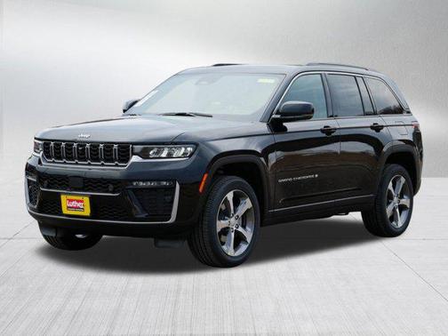 Diamond Black Crystal Pearlcoat 2026 Jeep Grand Cherokee Limited