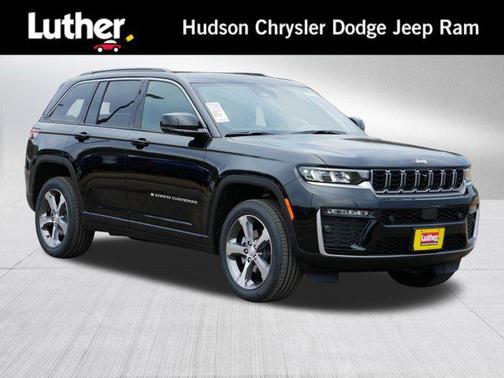 Diamond Black Crystal Pearlcoat 2026 Jeep Grand Cherokee Limited