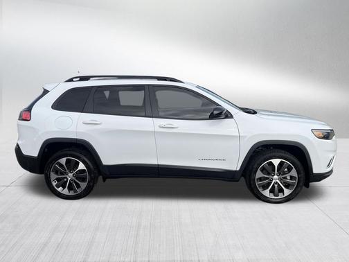 Bright White Clearcoat 2022 Jeep Cherokee Limited