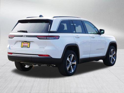 Bright White Clearcoat 2026 Jeep Grand Cherokee Limited