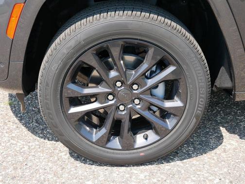 Baltic Gray Metallic Clearcoat 2026 Jeep Grand Cherokee Limited