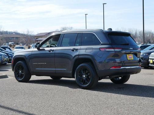 2023 Jeep Grand Cherokee Laredo