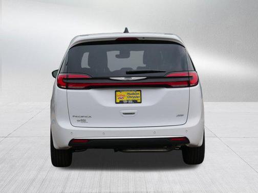 2025 Chrysler Pacifica L