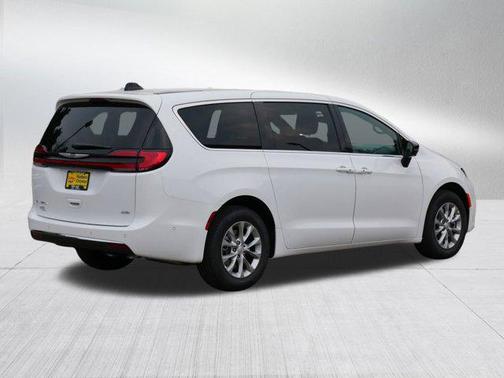 2025 Chrysler Pacifica L