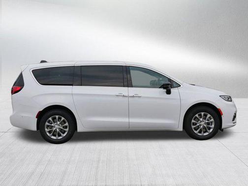 2025 Chrysler Pacifica L