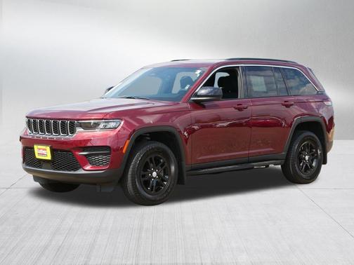 Velvet Red Pearlcoat 2025 Jeep Grand Cherokee Laredo