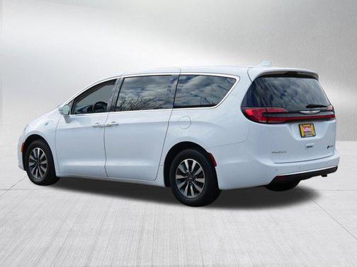 2022 Chrysler Pacifica Hybrid Touring L