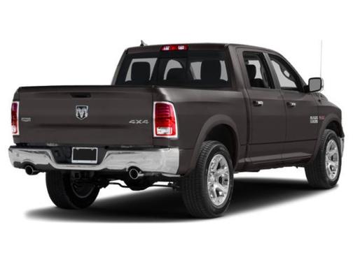 Brilliant Black Crystal Pearlcoat 2018 RAM 1500 Laramie