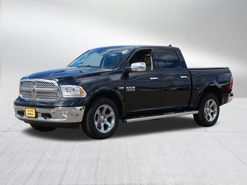 Brilliant Black Crystal Pearlcoat 2018 RAM 1500 Laramie