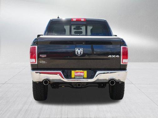 Brilliant Black Crystal Pearlcoat 2018 RAM 1500 Laramie
