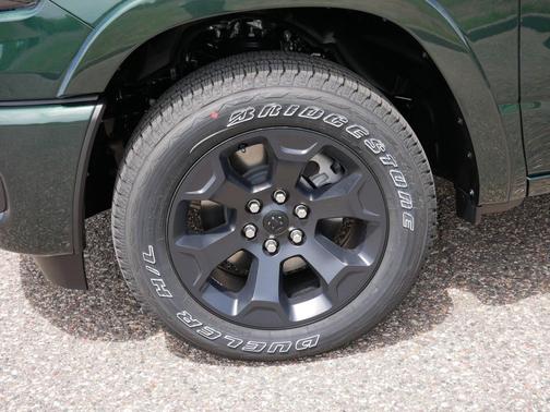 Serrano Green Metallic 2026 RAM 1500 Big Horn/Lone Star