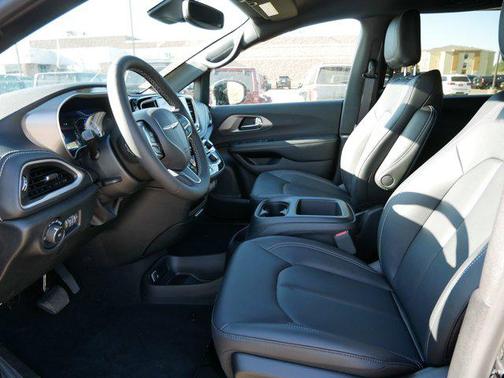 2025 Chrysler Pacifica Hybrid Select