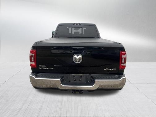 Diamond Black Crystal Pearlcoat 2024 RAM 2500 Laramie Crew Cab 4x4 6'4' Box