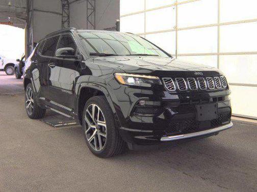 Diamond Black Crystal Pearlcoat 2025 Jeep Compass Limited