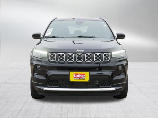 Diamond Black Crystal Pearlcoat 2025 Jeep Compass Limited