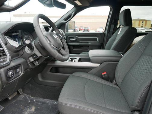 2025 RAM 3500 Big Horn Crew Cab 4x4 6'4' Box