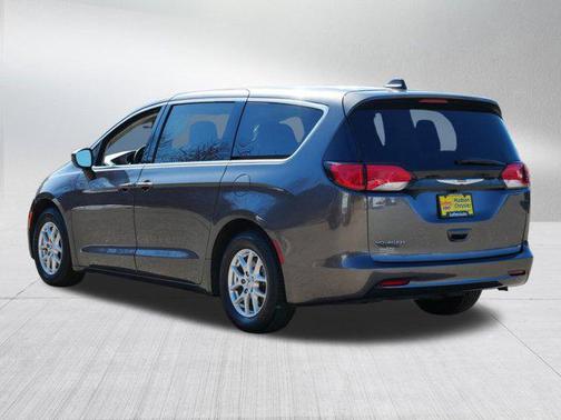 2022 Chrysler Voyager LX