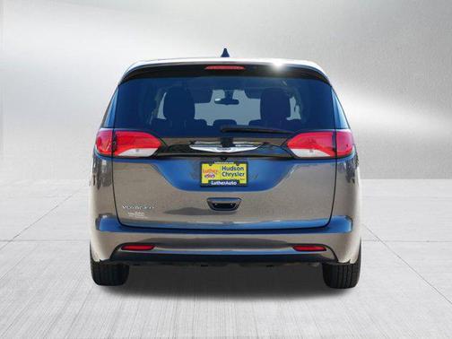 2022 Chrysler Voyager LX