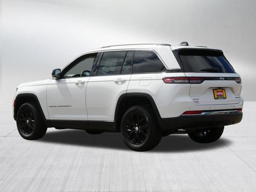 Bright White Clearcoat 2023 Jeep Grand Cherokee Limited