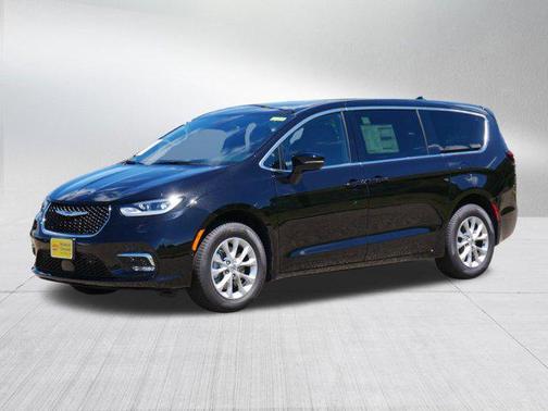 2025 Chrysler Pacifica L