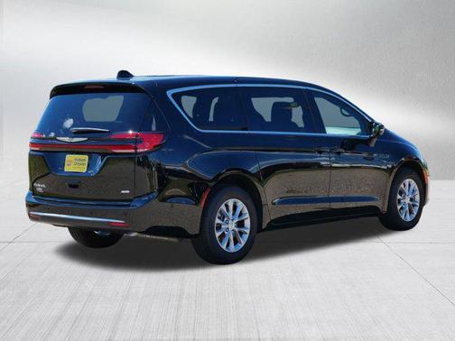 2025 Chrysler Pacifica L