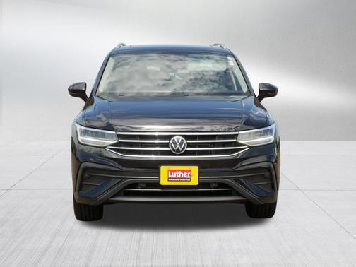 Deep Black Pearl 2022 Volkswagen Tiguan 2.0T SE 4MOTION