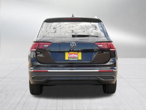 Deep Black Pearl 2022 Volkswagen Tiguan 2.0T SE 4MOTION
