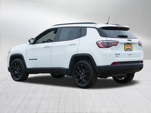 Bright White Clearcoat 2025 Jeep Compass Latitude