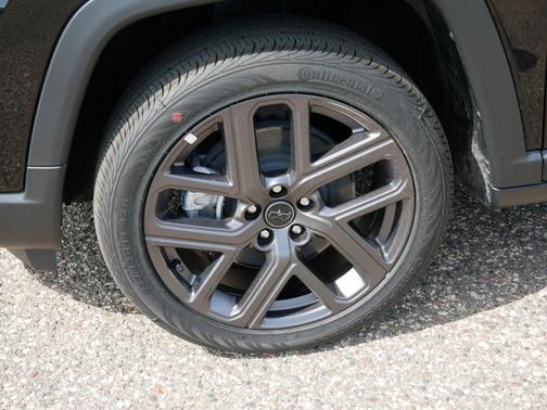 Diamond Black Crystal Pearlcoat 2026 Jeep Compass Limited