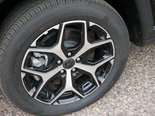 Diamond Black Crystal Pearlcoat 2026 Jeep Compass Limited