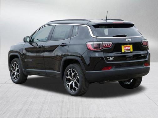Diamond Black Crystal Pearlcoat 2026 Jeep Compass Limited
