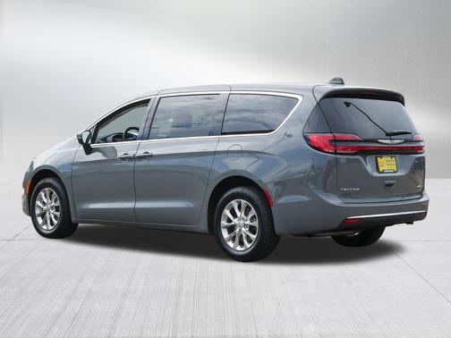 Ceramic Gray Clearcoat 2023 Chrysler Pacifica Touring L