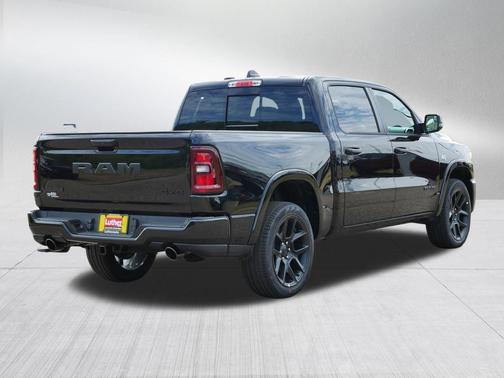 Diamond Black Crystal Pearlcoat 2026 RAM 1500 Laramie