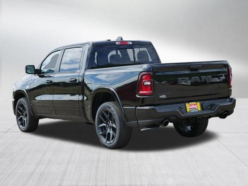 Diamond Black Crystal Pearlcoat 2026 RAM 1500 Laramie