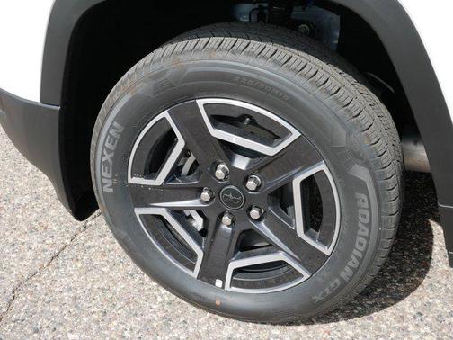 Bright White Clearcoat 2026 Jeep Cherokee Limited