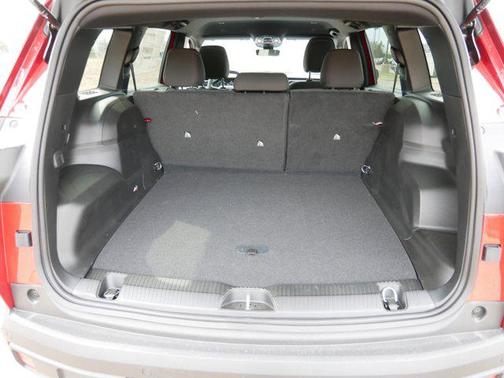 Red Hot Pearlcoat 2026 Jeep Cherokee Laredo 4x4