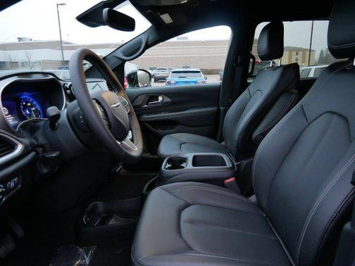 2025 Chrysler Pacifica L