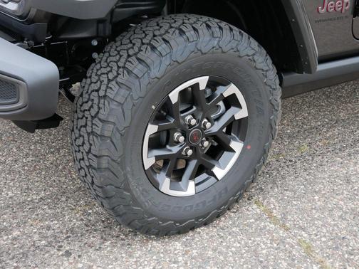 Granite Crystal Metallic Clearcoat 2027 Jeep Wrangler Rubicon