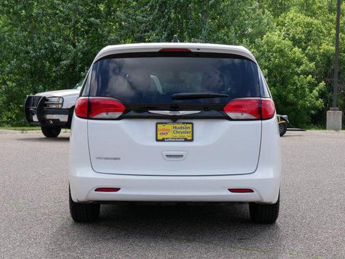 2022 Chrysler Voyager LX