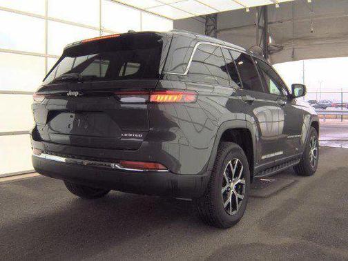 Baltic Gray Metallic Clearcoat 2025 Jeep Grand Cherokee Limited