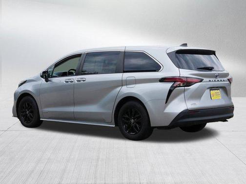 2021 Toyota Sienna LE