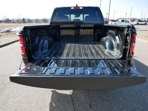 Diamond Black Crystal Pearlcoat 2026 RAM 1500 Express